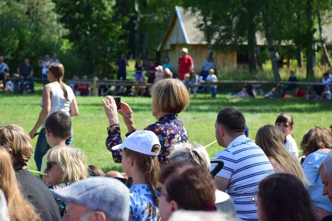 Tłumy na imprezie w skansenie w Kolbuszowej.