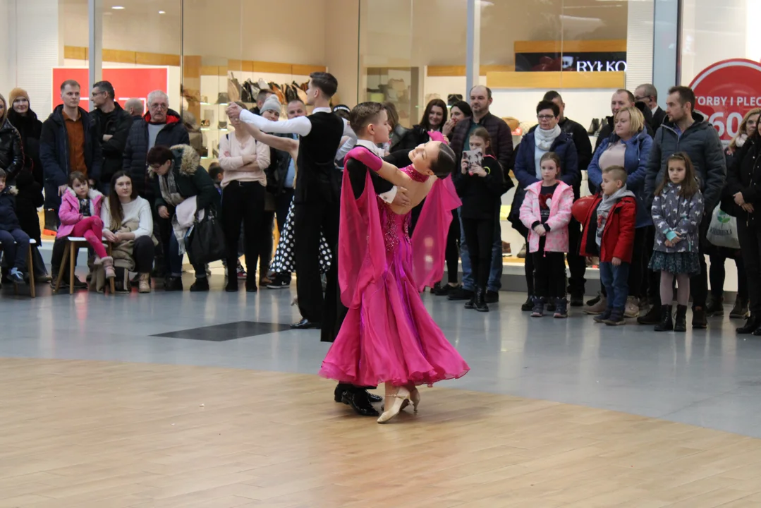 Występ tancerzy Centrum Tańca Gala podczas grania WOŚP