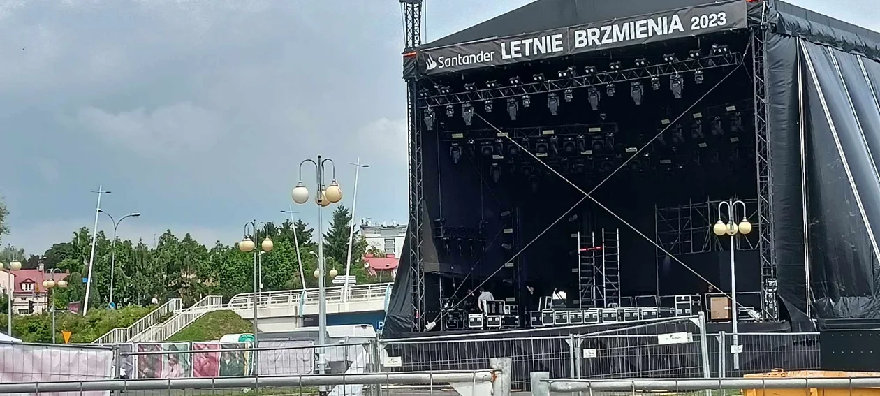 Scena "Letnich Brzmień" już stoi. Parking na Podpromiu nieczynny do poniedziałku