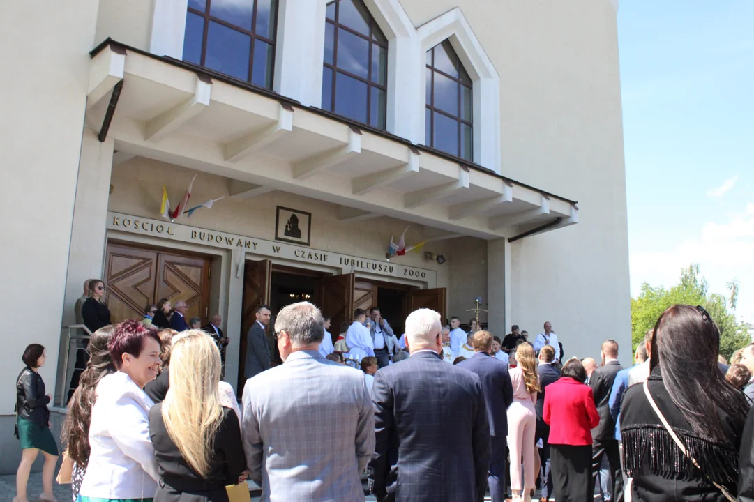 Wspólnota mieleckiej parafii na Smoczce obchodziła uroczystość I Pierwszej Komunii Świętej dzieci ze szkoły nr 11 w Mielcu