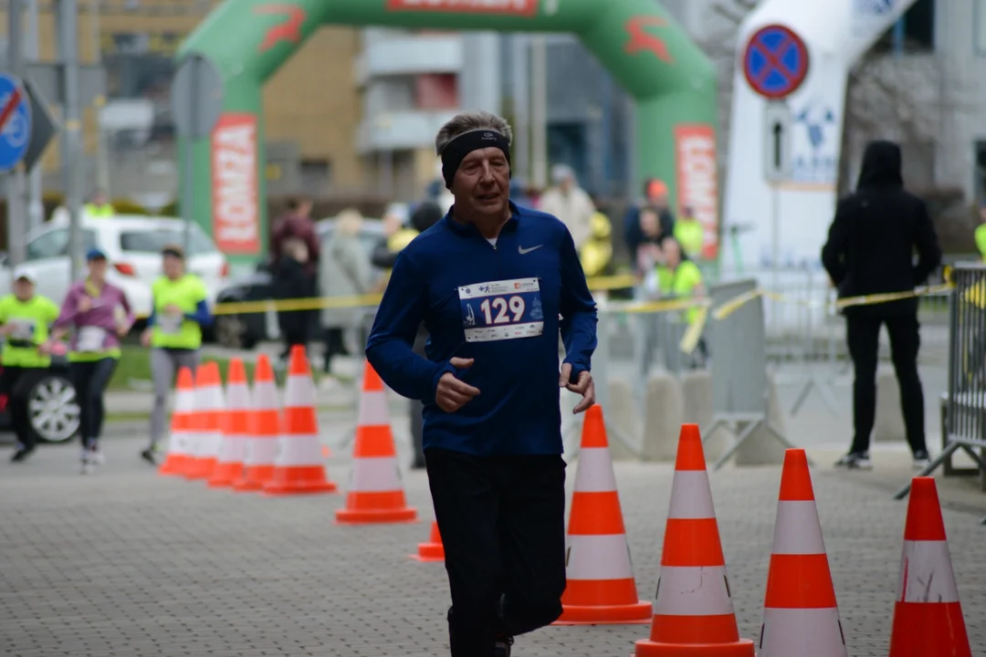 Mnóstwo biegaczy z całego regionu i nie tylko na 16. PKO Półmaratonie Rzeszowskim oraz 8. PKO Sztafecie Półmaratońskiej - zdjęcia część 2