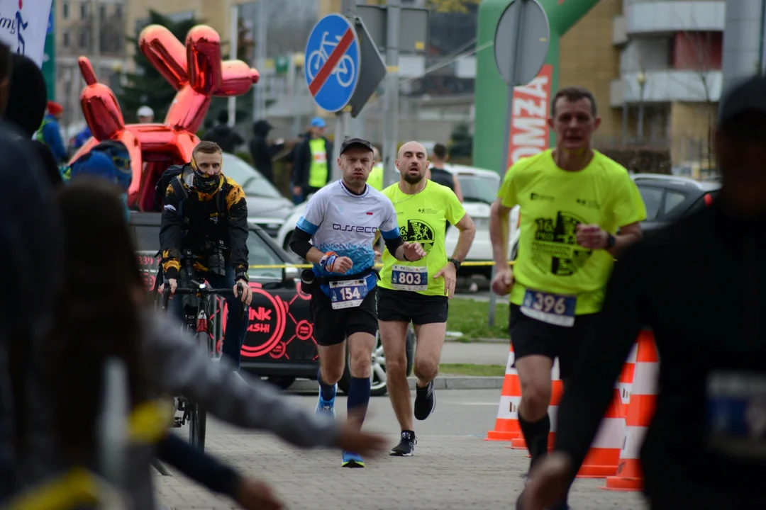 16. PKO Półmaraton Rzeszowski oraz 8. PKO Sztafeta Półmaratońska w Rzeszowie - dużo zdjęć z trasy i mety