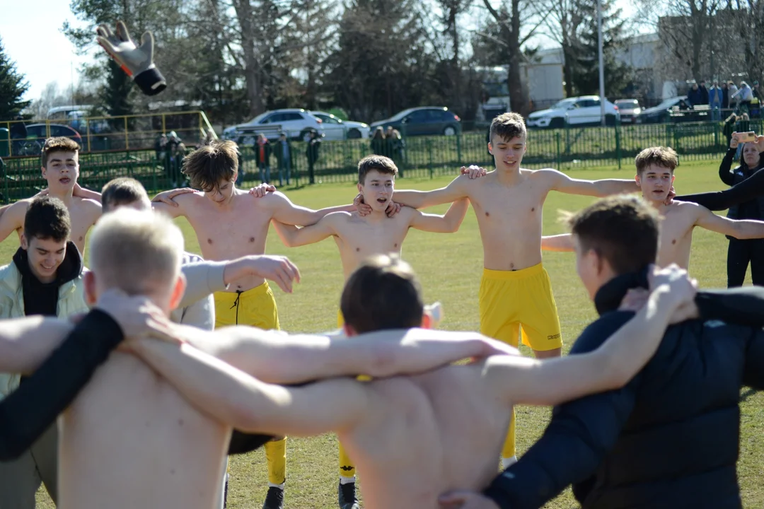 Centralna Liga Juniorów U-15. Łukasz Bona bohaterem derbów Podkarpacia. Siarka Tarnobrzeg pokonała SMS Resovię Rzeszów [ZDJĘCIA] - Zdjęcie główne