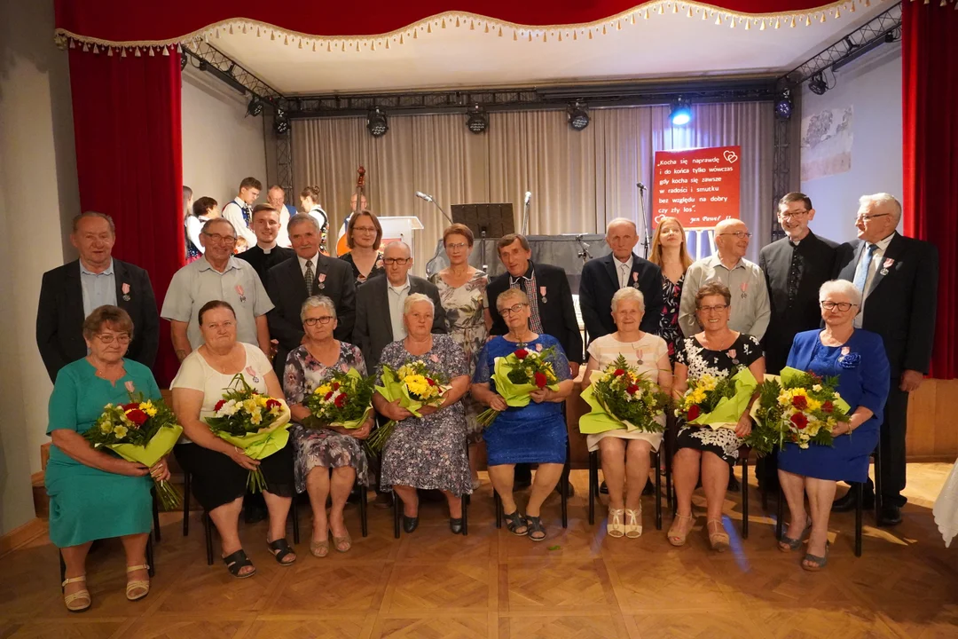 Jubileusz małżeństw w gminie Niwiska. Pary zostały odznaczone przez prezydenta [ZDJĘCIA] - Zdjęcie główne