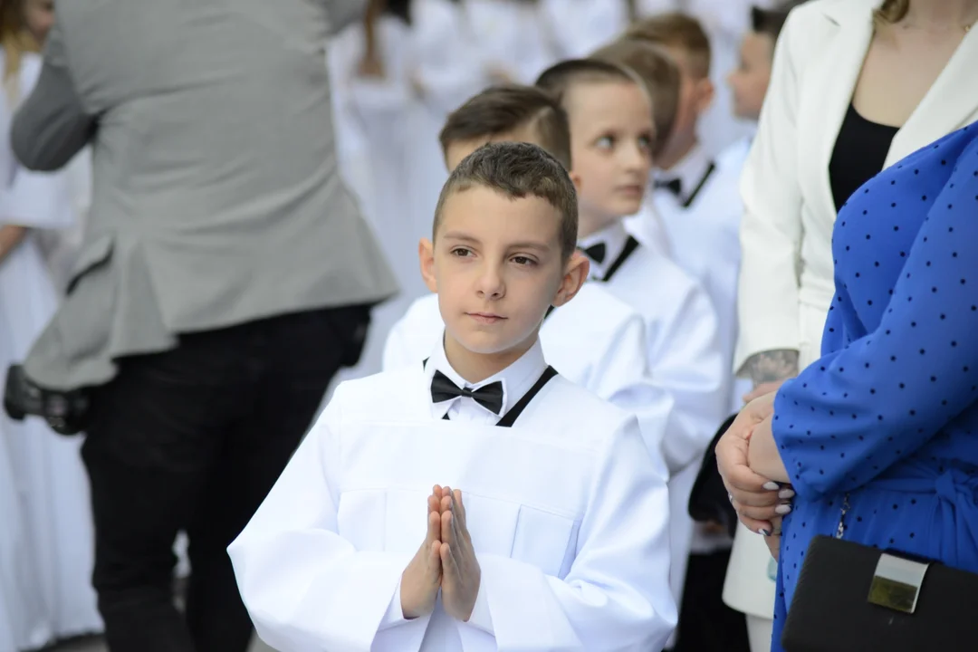Pierwsza Komunia Święta dzieci ze Szkoły Podstawowej numer 10 w Tarnobrzegu. Parafia Matki Bożej Nieustającej Pomocy