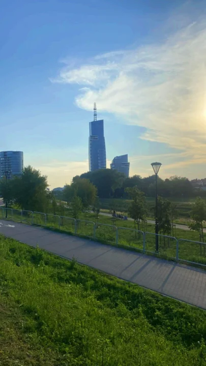 Parking na Podpromiu już zamknięty. Jutro rusza montaż wieży i iglicy na najwyższym budynku mieszkalnym w Polsce