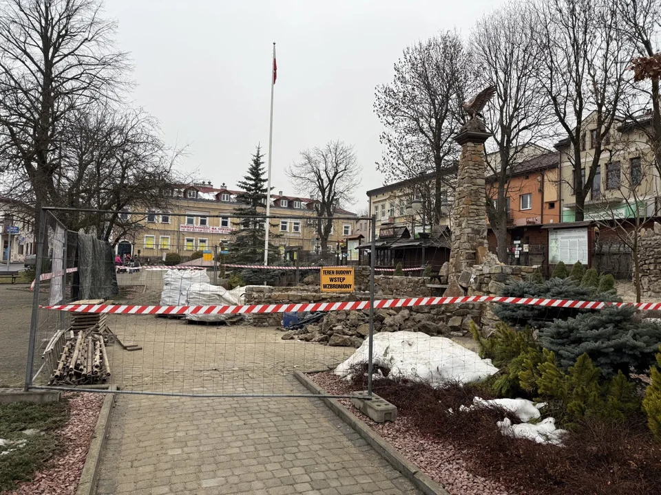 Remont pomnika w Ustrzykach Dolnych