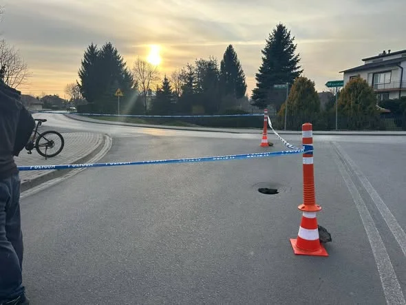 Pod Rzeszowem nagle rozstąpiła się ziemia. Pilny komunikat dla kierowców