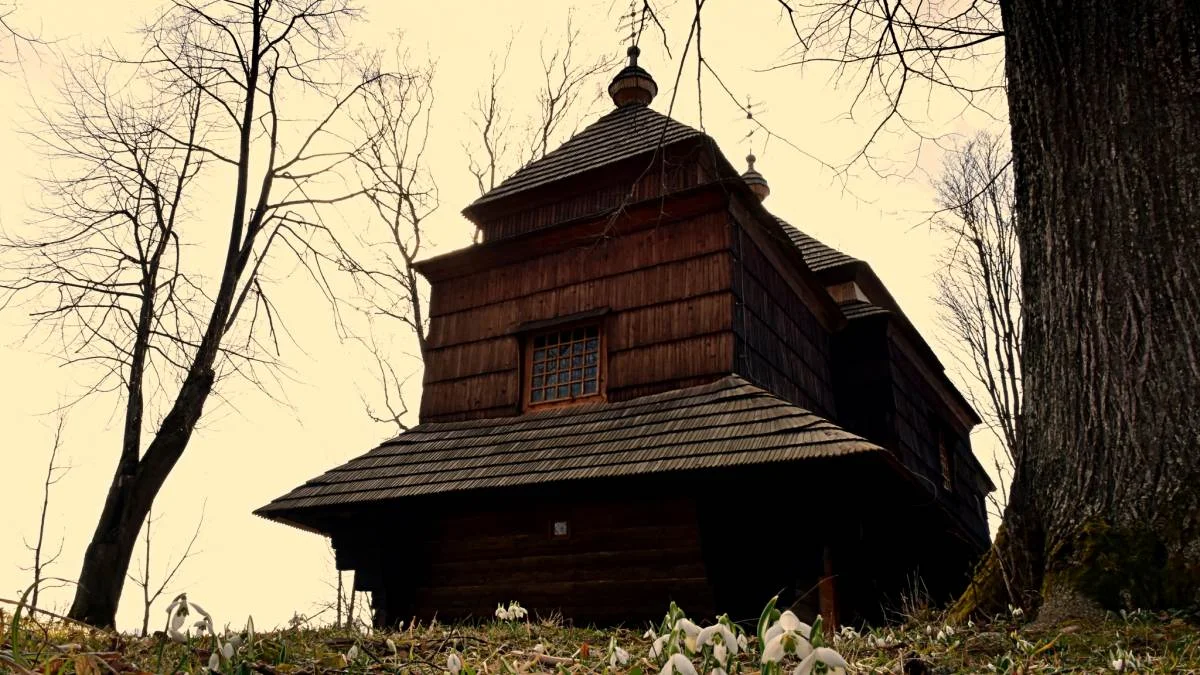 Cerkiew w Smolniku. Cztery pory roku