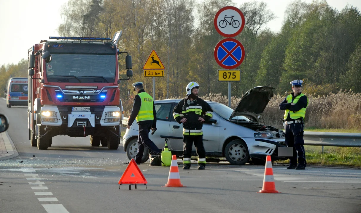 Trzy osoby trafiły do szpitala po wypadku na małej obwodnicy w Weryni [ZDJĘCIA] - Zdjęcie główne