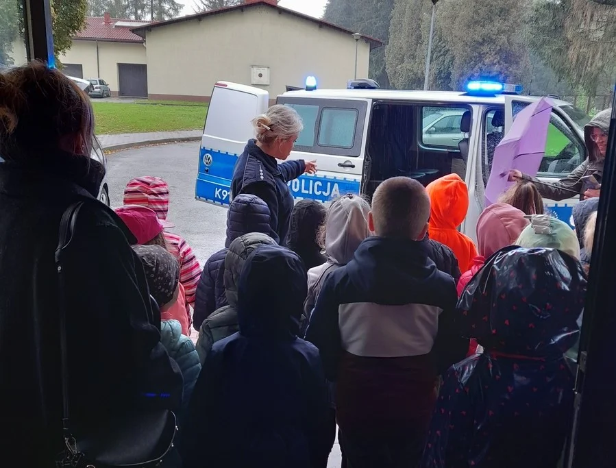 Przedszkolaki odwiedziły policjantów i zwiedziły komendę policji - Zdjęcie główne