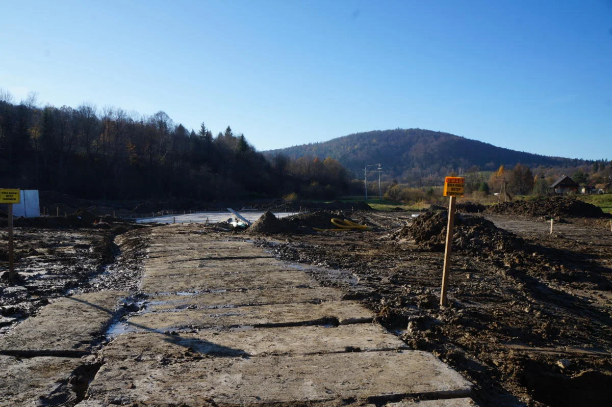 Przebieg budowy wyciągu narciarskiego w Wańkowej