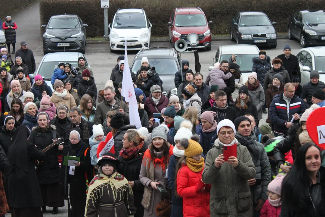 Orszak Trzech Króli w Rzeszowie. Kolęda pokoju z Zalesia do Katedry Rzeszowskiej