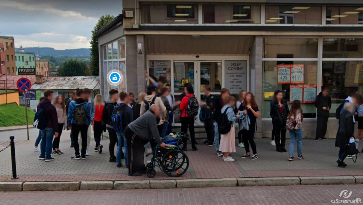 Najnowsze mapy Google Street View. Zobaczcie kogo przyłapał ich aparat na ulicach Sanoka [ZDJĘCIA] - Zdjęcie główne