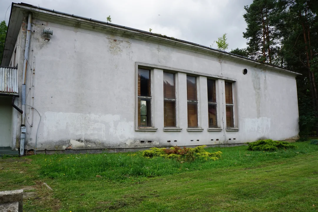 Budynek kina "Mozaika" w Rzepedzi