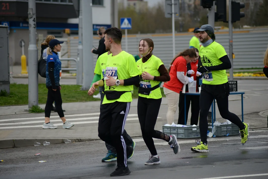 16. PKO Półmaraton Rzeszowski oraz 8. PKO Sztafeta Półmaratońska w Rzeszowie - dużo zdjęć z trasy i mety