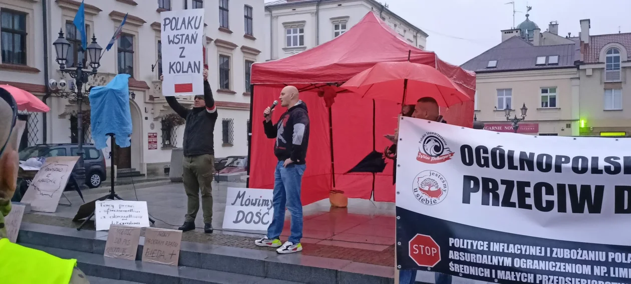 Protest przeciwko inflacji i drożyźnie na Rynku w Rzeszowie - 05.11.2022