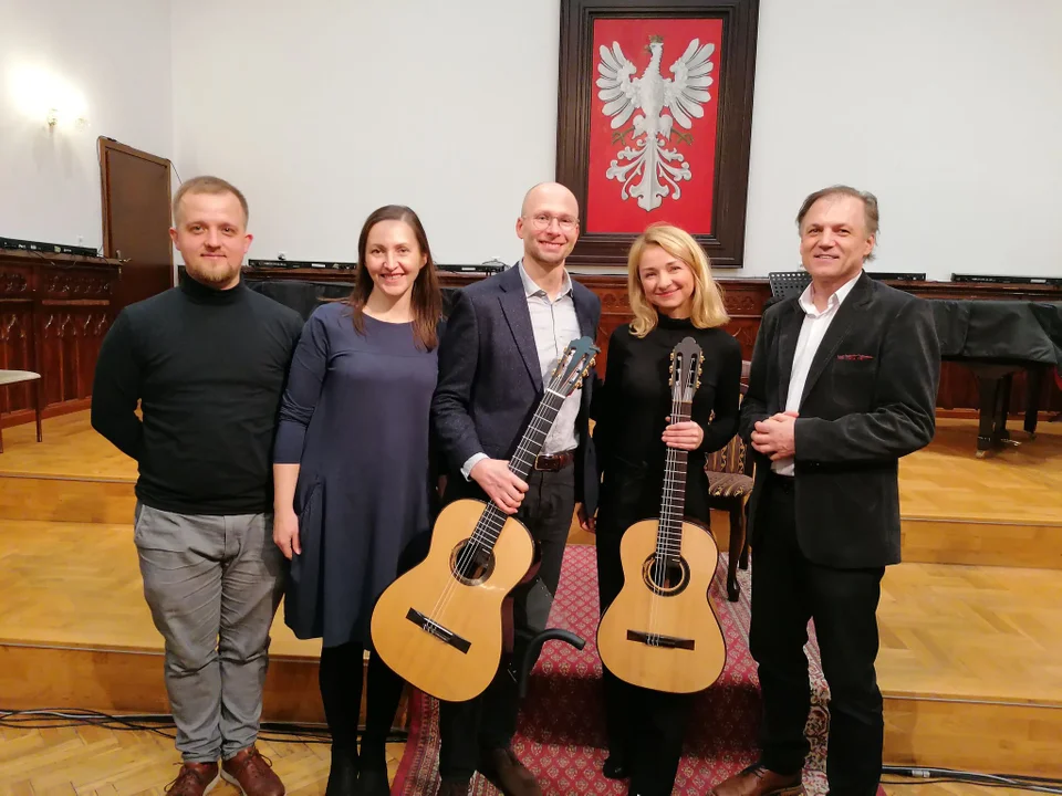 Nie ma nic piękniejszego niż gitara, chyba że dwie gitary - czyli koncert światowej sławy duetu gitarowego! [ZDJĘCIA, VIDEO] - Zdjęcie główne