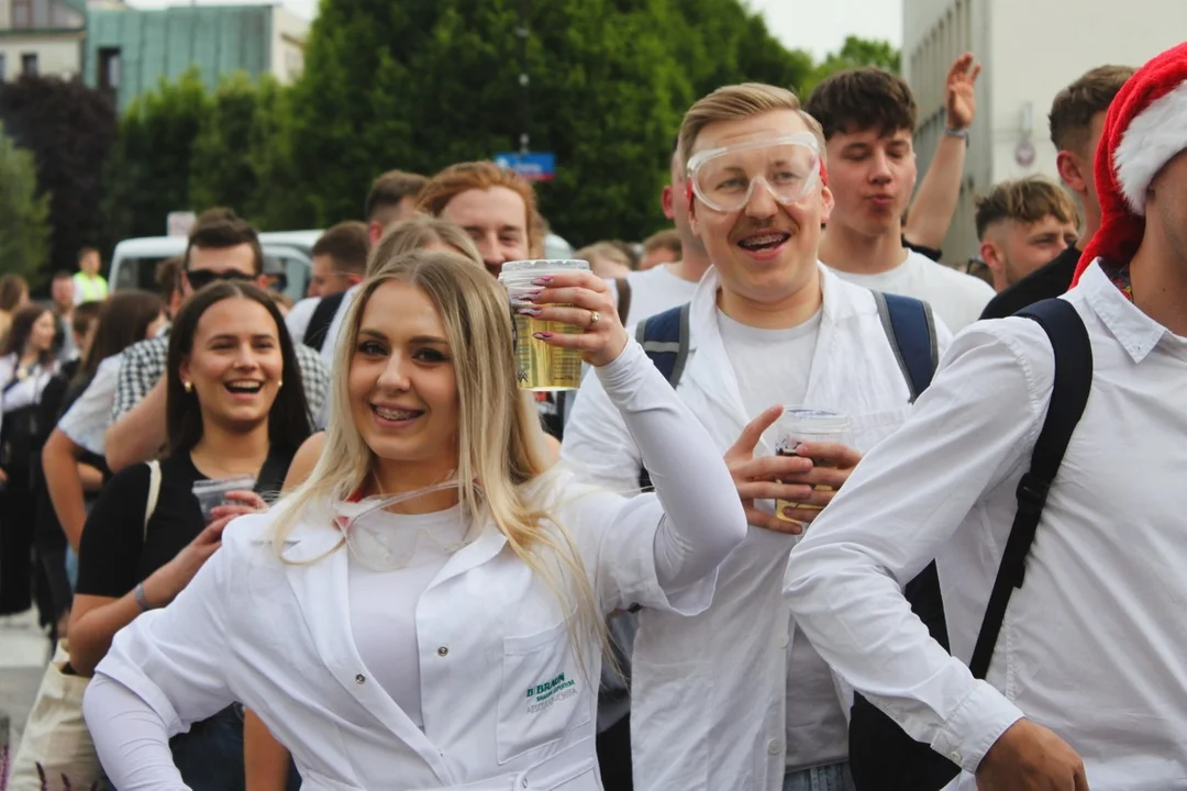 Juwenalia 2024. Szalony korowód przeszedł przez Rzeszów. Studenci opanowali miasto!