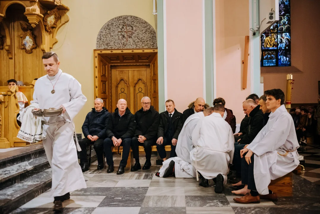 Wielki Czwartek w kolegiacie w Kolbuszowej. Zobacz zdjęcia z pierwszego dnia Triduum Paschalnego [ZDJĘCIA] - Zdjęcie główne