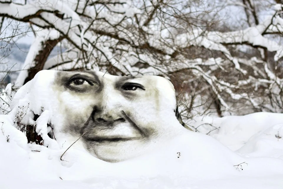 Zobacz niezwykłe obrazy malowane na śniegu Arkadiusza Andrejkowa [ZDJĘCIA] - Zdjęcie główne