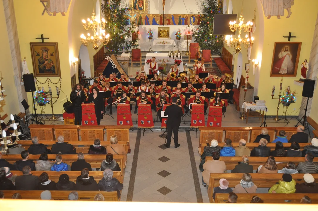 Koncert kolęd Orkiestry Dętej Dobrynin w kościele w Dobryninie