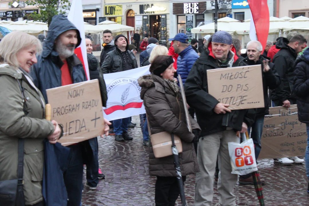 Protest przeciwko inflacji i drożyźnie na Rynku w Rzeszowie - 05.11.2022