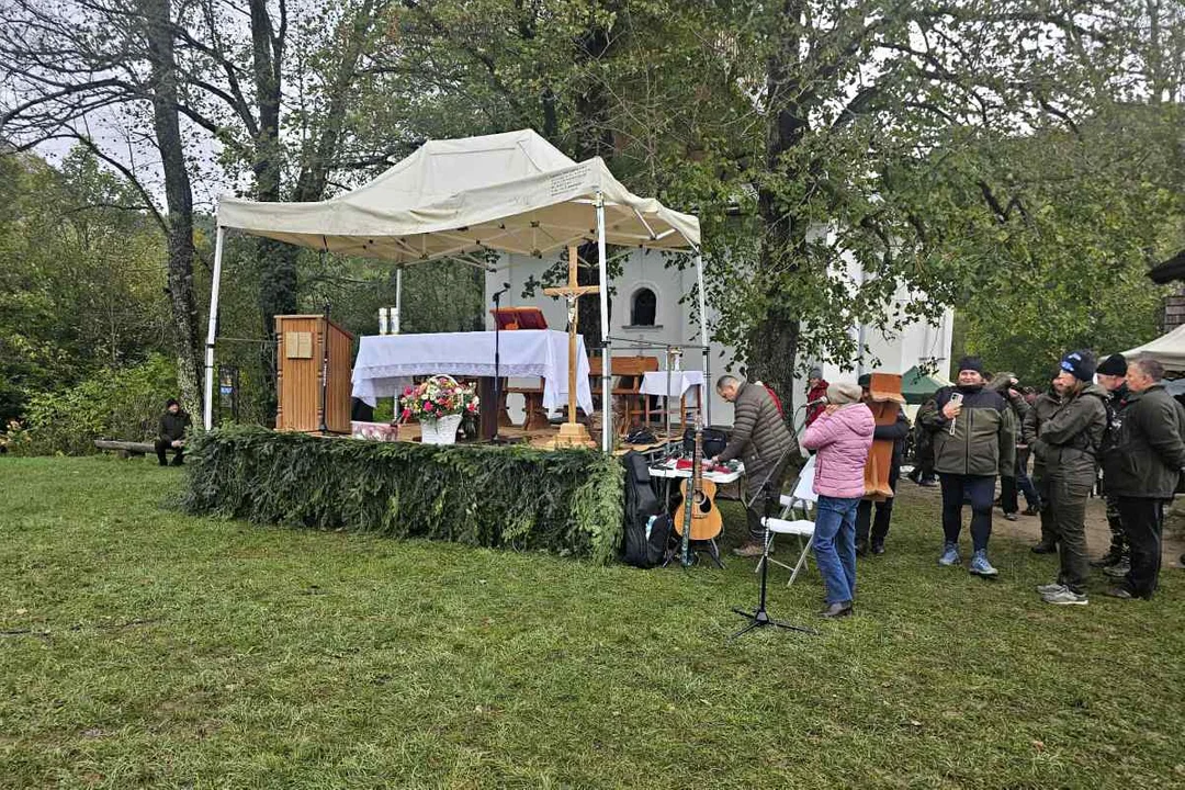 Ołtarz w Łopience