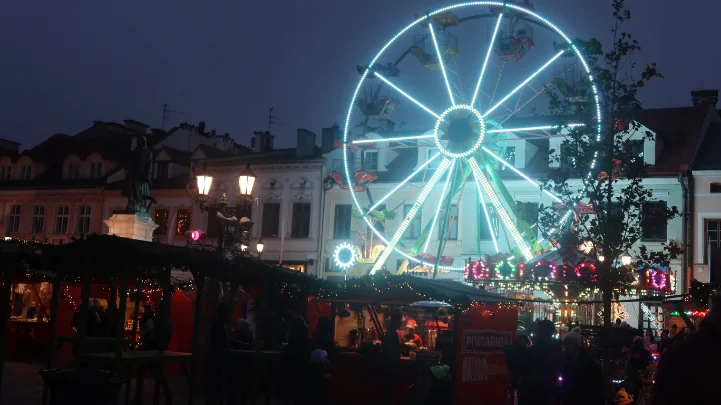 Świąteczne Miasteczko w Rzeszowie w sobotni wieczór [ZDJĘCIA, WIDEO]