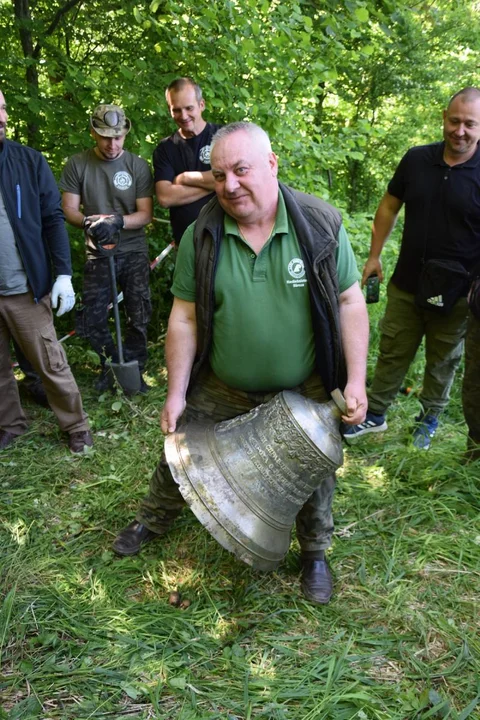 Niezwykłe odkrycie dzwonu cerkiewnego w Nadleśnictwie Bircza