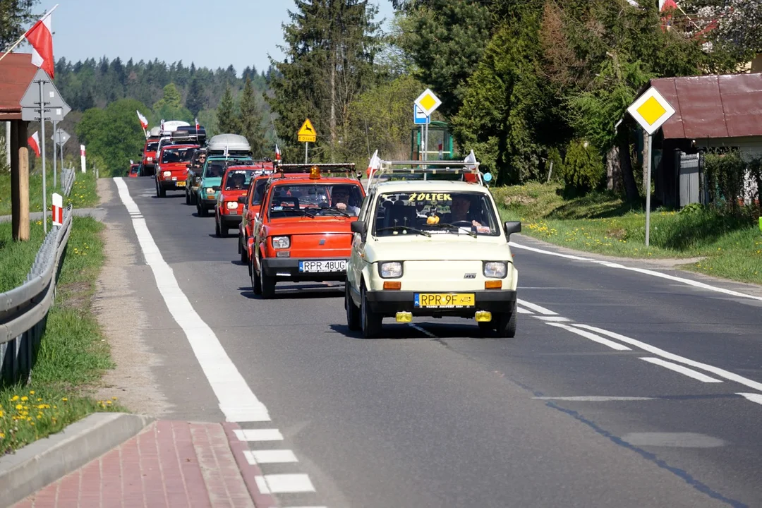 "Maluchy" jadą przez Bieszczady