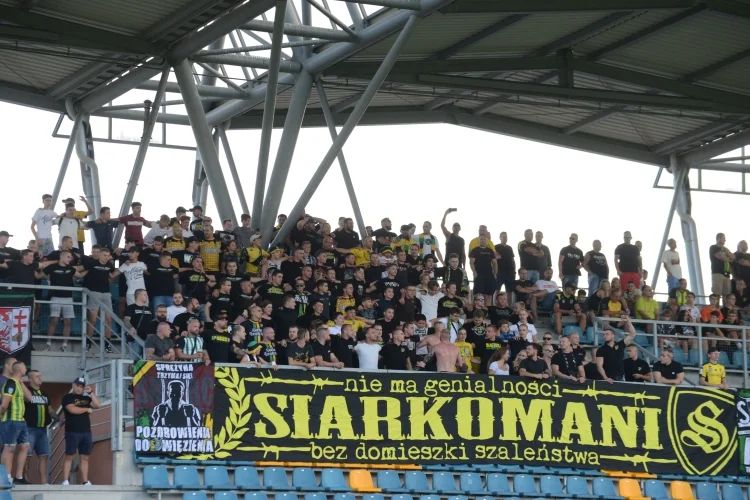 Kibice na meczu Siarka Tarnobrzeg - Karpaty Krosno