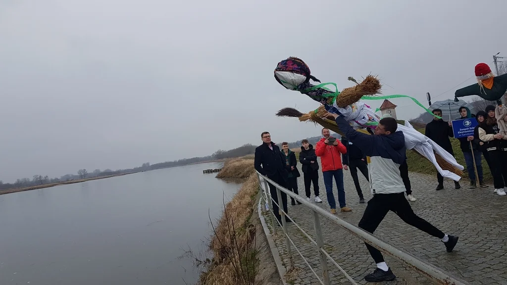 Bieg z Marzanną w Sandomierzu. Młodzież tradycyjnie pożegnała zimę [ZDJĘCIA] - Zdjęcie główne