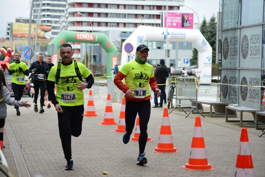 16. PKO Półmaraton Rzeszowski oraz 8. PKO Sztafeta Półmaratońska w Rzeszowie - dużo zdjęć z trasy i mety