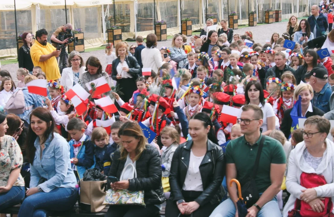 Przedszkolaki świętowały Dzień Flagi i 20-lecie Polski w Unii Europejskiej