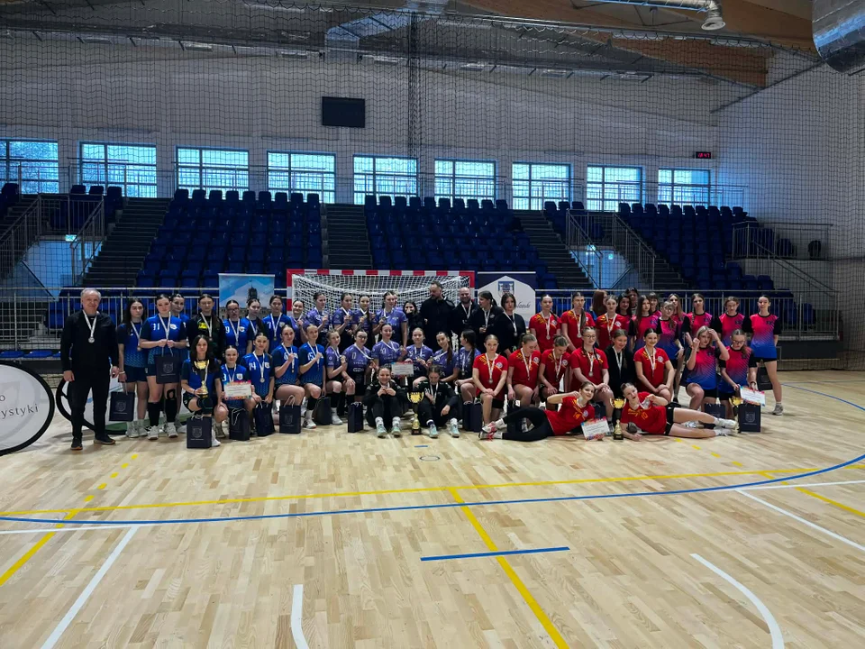 Brąz dla piłkarek ręcznych z Kolbuszowej. Udany występ licealistek w finale wojewódzkim [ZDJĘCIA] - Zdjęcie główne