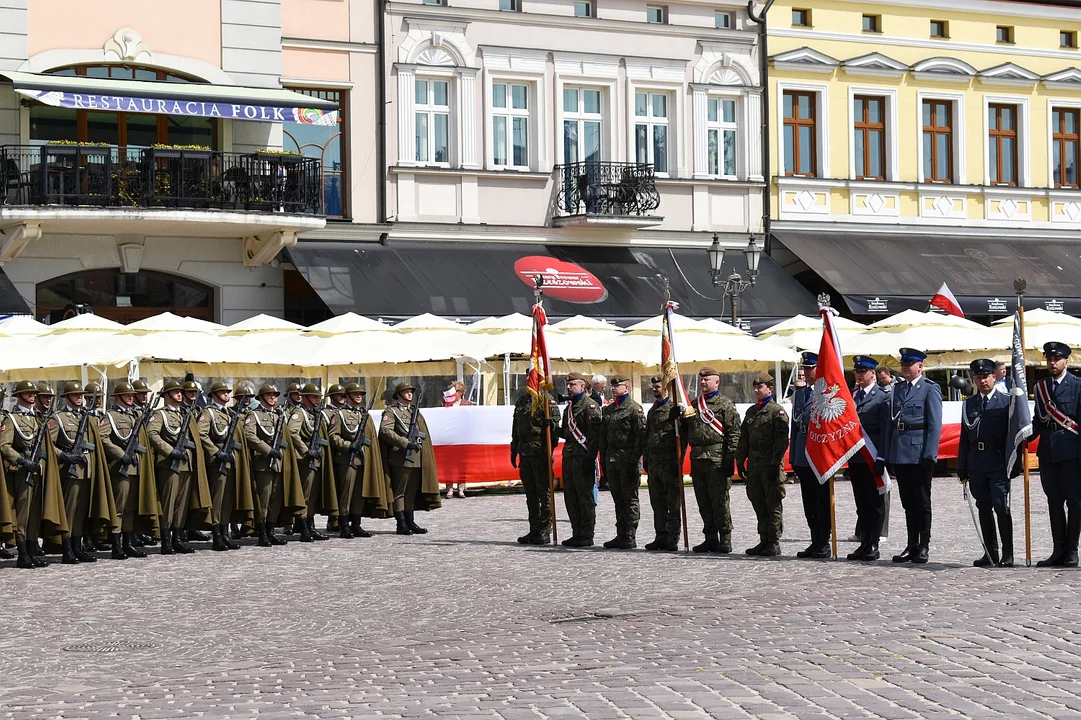 Obchody Dnia Flagi Rzeczypospolitej Polskiej na Rynku w Rzeszowie