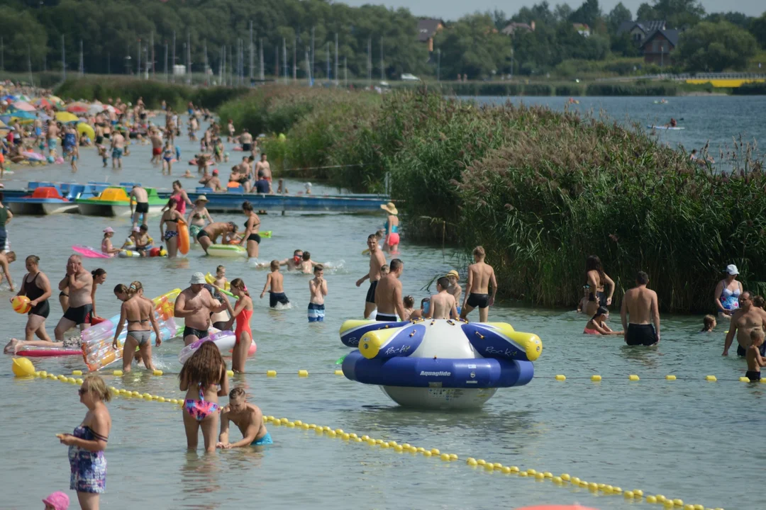 Tłumy nad Jeziorem Tarnobrzeskim - zobacz zdjęcia z sobotniego plażowania