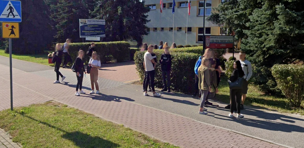 Mieszkańcy Mielca na zakupach, spacerze, w pracy i drodze ze szkoły uchwyceni przez kamery Google Street View - Zdjęcie główne