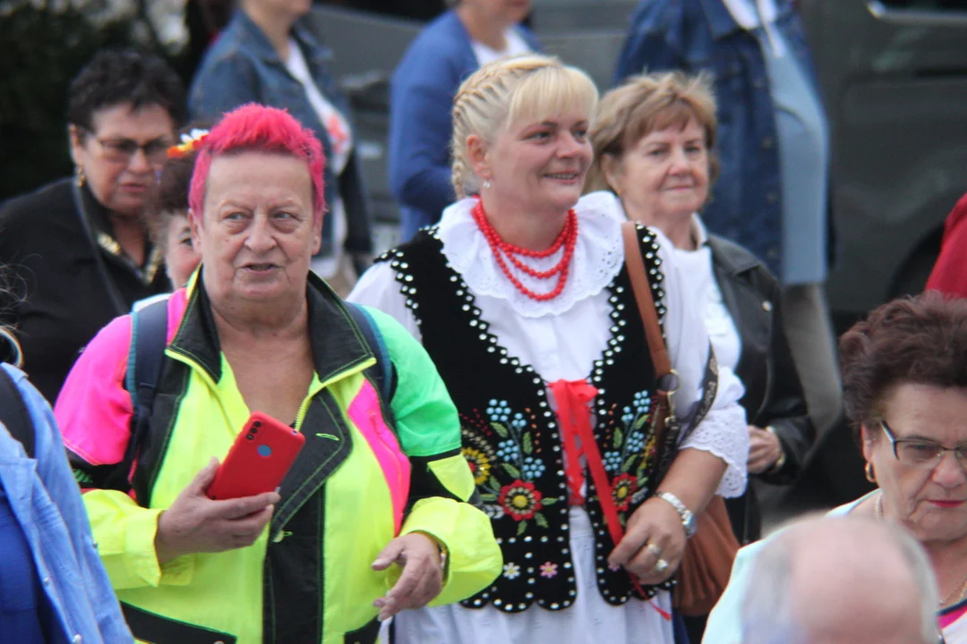 Korowód seniorów i potańcówka miejska w Parku Jedności Polonii z Macierzą