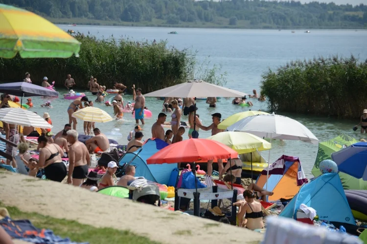 Jezioro Tarnobrzeskie w niedzielne południe