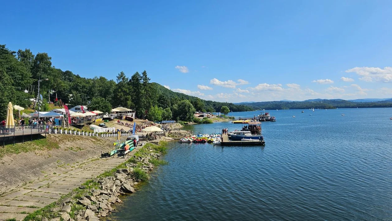 Port przy zaporze nad Jeziorem Solińskim