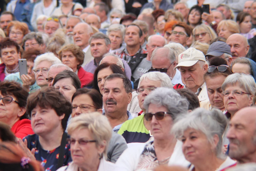 Seniorzy otrzymali klucze do miasta. Koncert Eleni rozpoczął Senioralia 2022