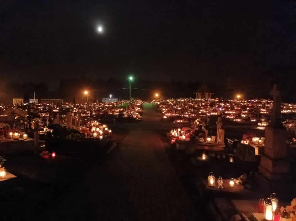 Cmentarz w Dzikowcu - 01.11.2022