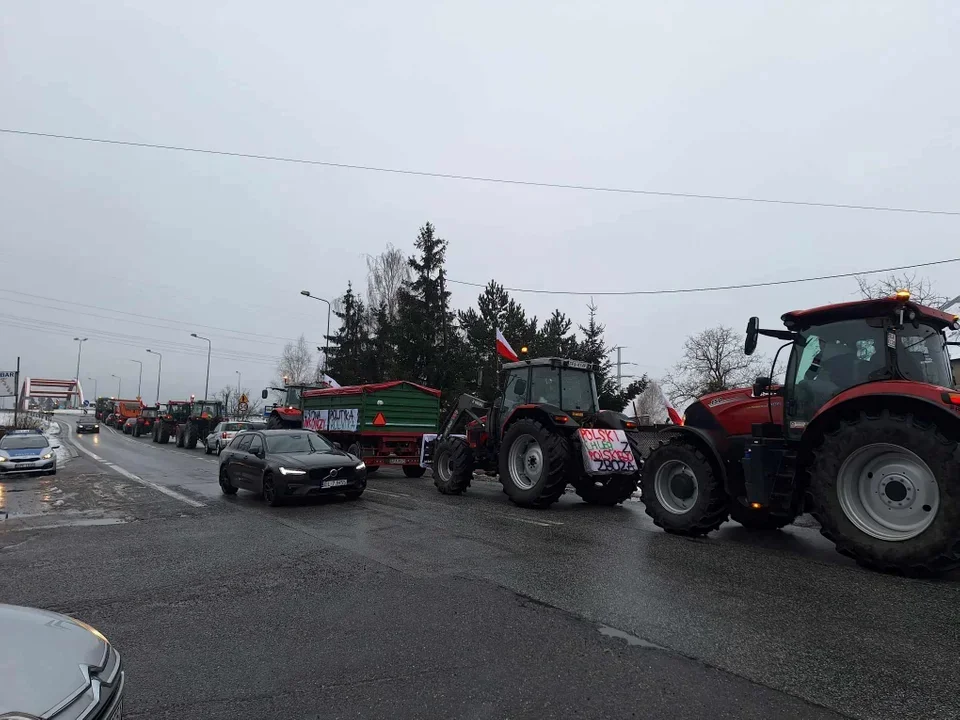 Rolnicy zablokowali polskie drogi. Porozumienia brak - Zdjęcie główne