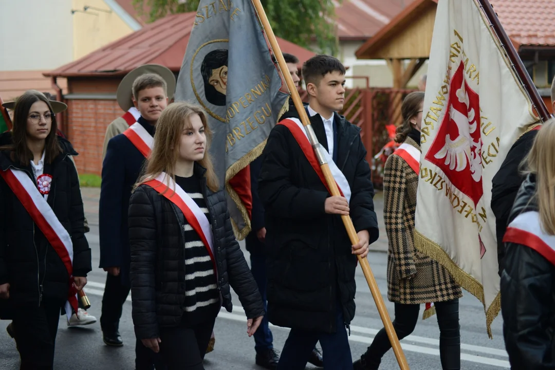 Narodowe Święto Niepodległości w Tarnobrzegu. Uroczystości przy pomniku Marszałka Józefa Piłsudskiego. - 104 lata temu narodziła się nowoczesna Polska - mówi prezydent miasta Dariusz Bożek [ZDJĘCIA - CZĘŚĆ 1]