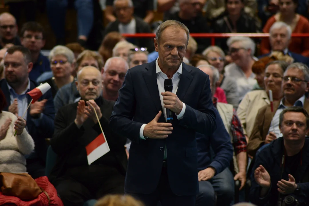 Donald Tusk w Tarnobrzegu. Tłumy mieszkańców na spotkaniu