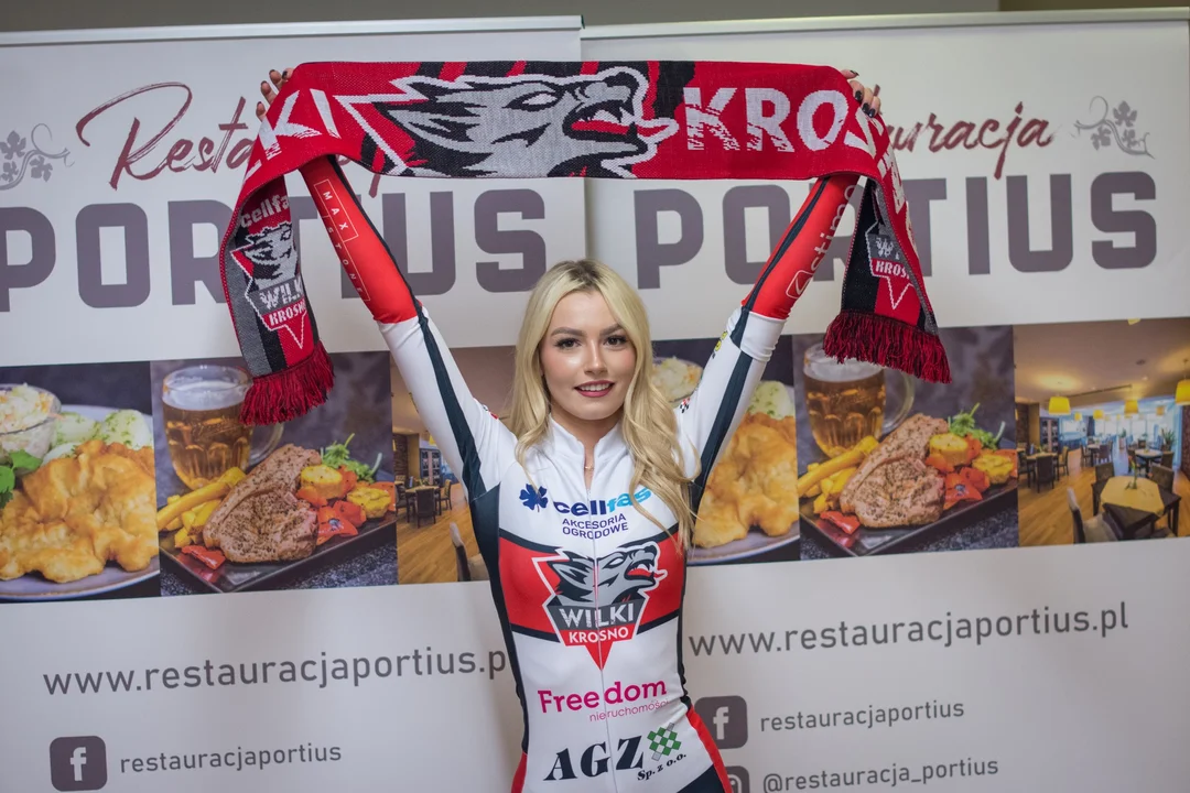 Piękne podprowadzające ekip żużlowej PGE Ekstraligi