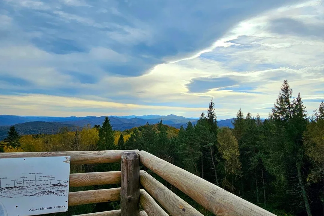 Panorama z wieży widokowej na Korbani