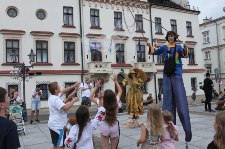 Najlepsze zdjęcia z wakacyjnych atrakcji na rzeszowskim Rynku [ZDJĘCIA] - Zdjęcie główne